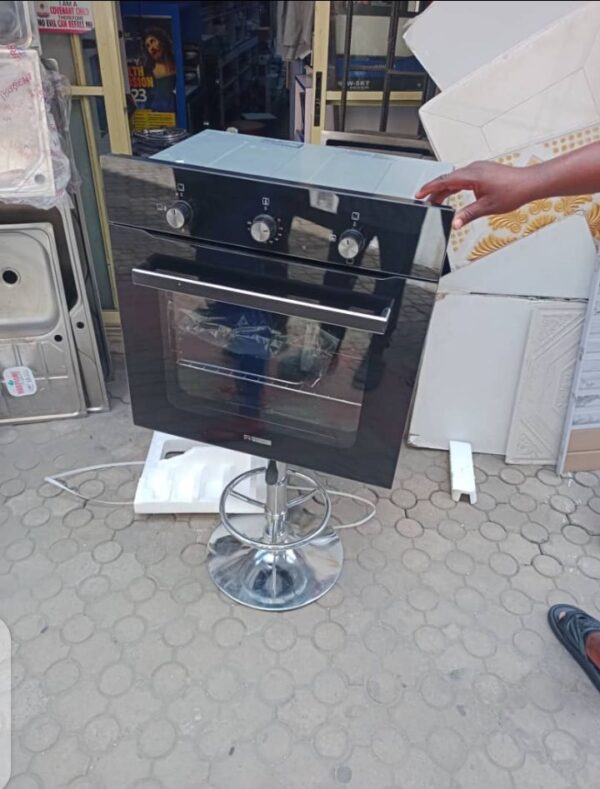 Built-In Electric and Gas Oven