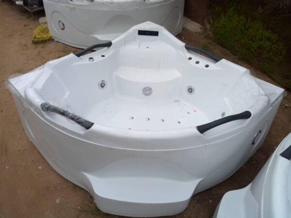 4-Handle Curved Jacuzzi - Model P20